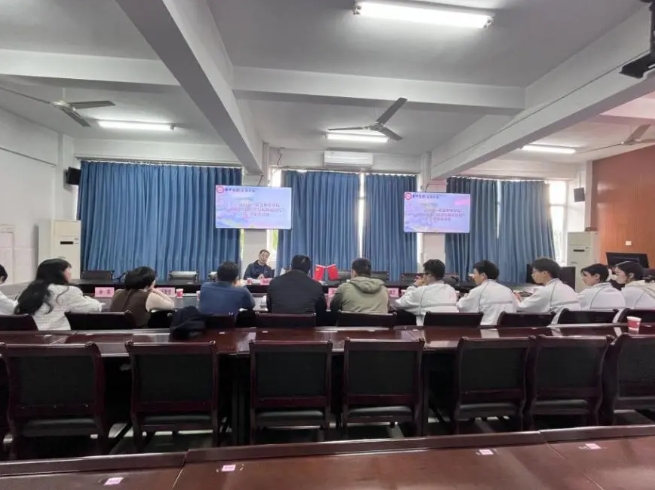 迎智慧校園考察 促品質(zhì)教育提升：漳州第一職業(yè)中專學(xué)校迎接第二批省級(jí)“智慧校園試點(diǎn)校”專家組來(lái)校考察