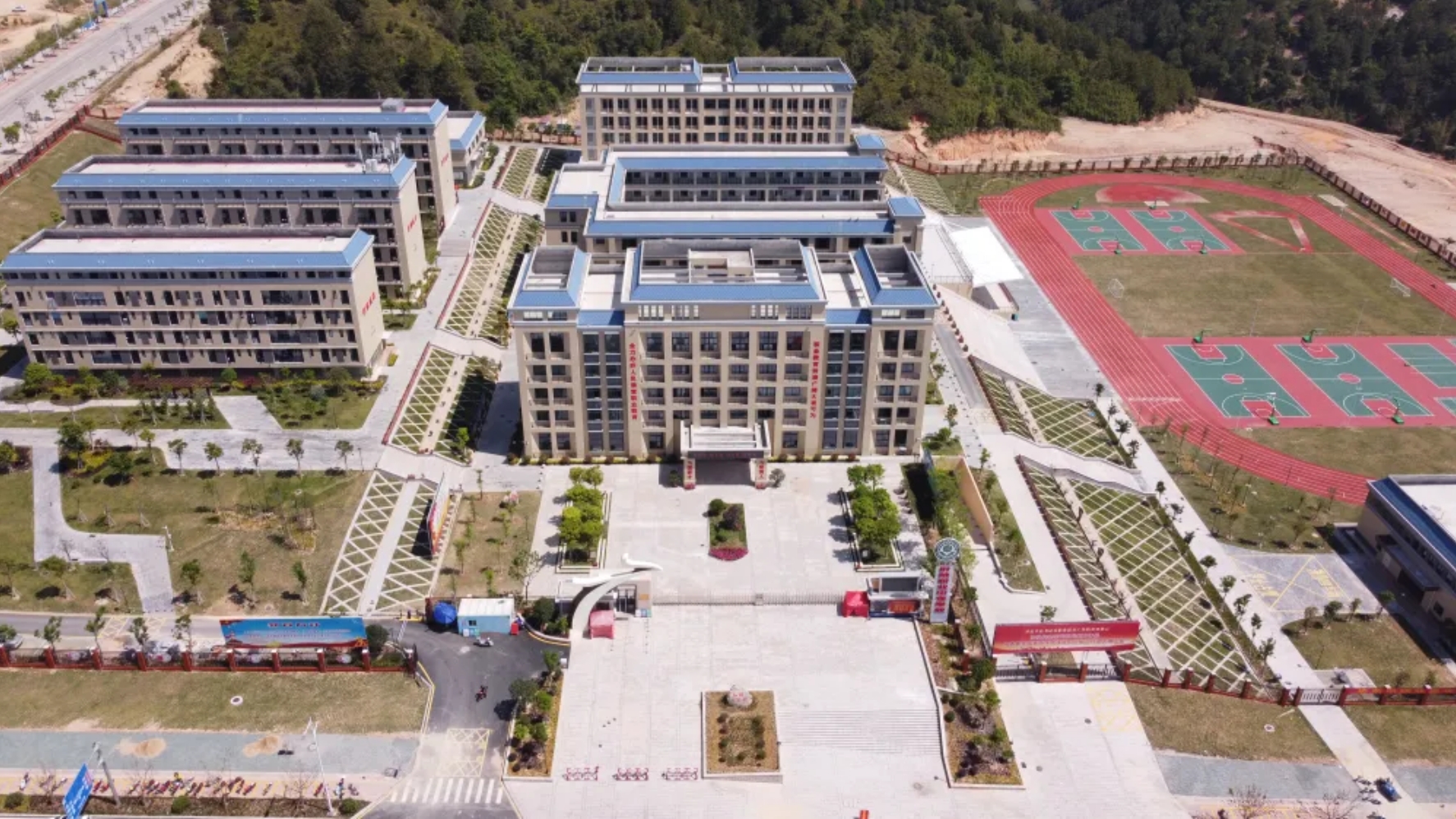 福建省永定僑榮職業中專學校環境圖.png